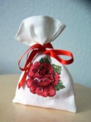 Вышитый ароматический мешочек - Роза